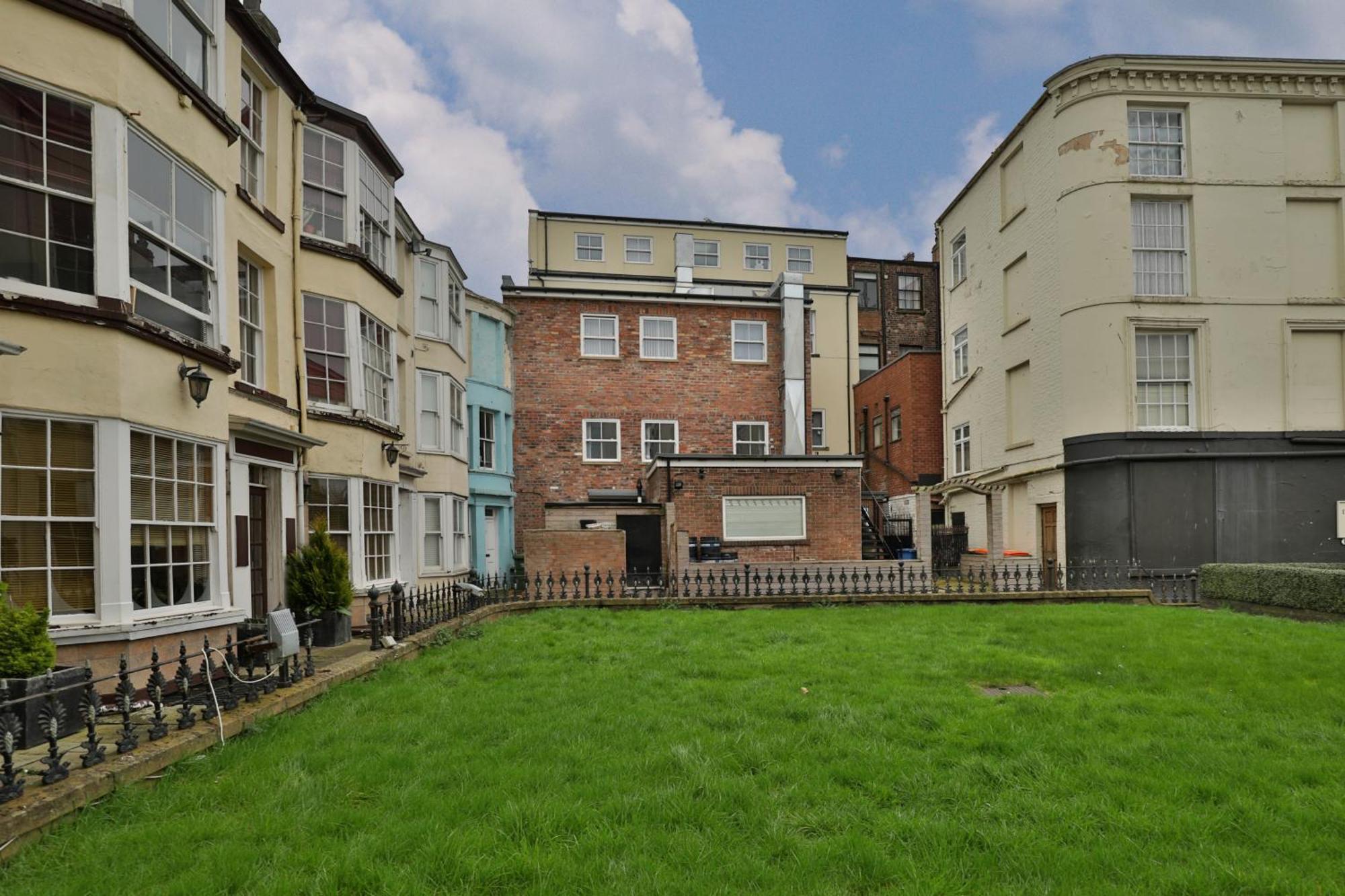 Flat 6 - For 4 In Town Centre Apartment *